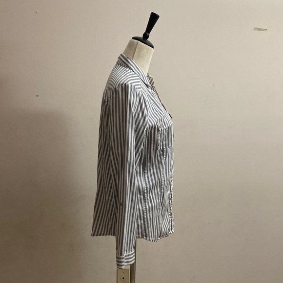 7TH AVENUE NEW YORK & COMPANY STRIPED, BUTTON DOWN.  FITS LIKE A MEDIUM SIZE. - Picture 2 of 6
